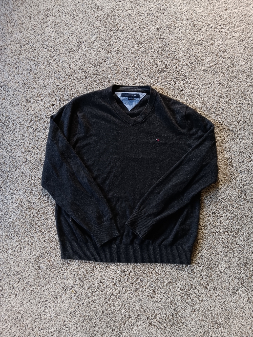 Tommy Hilfiger Classic V Neck Charcoal Gray Pullover Sweater Medium Preppy